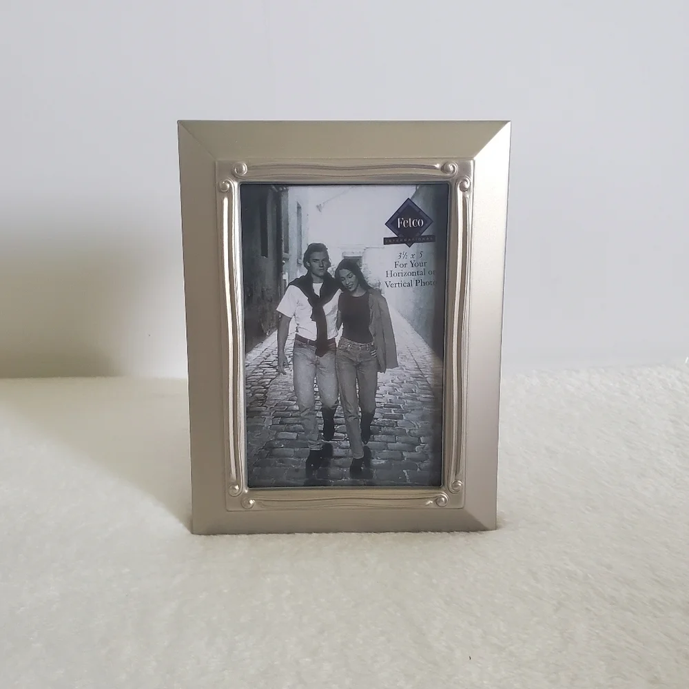 Fetco Silver Pewter Glass Wall Table Top Decor Frames 3.5